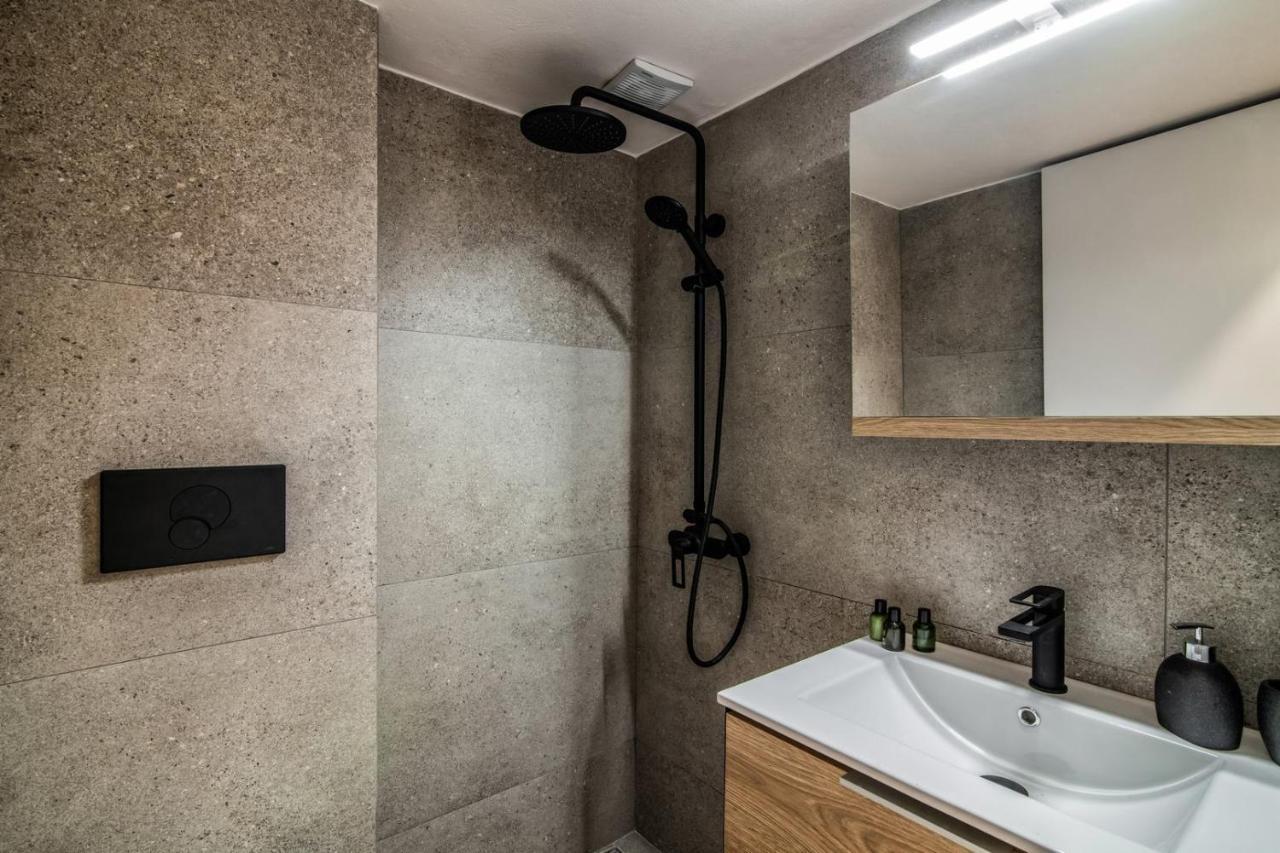 The Big Little One. Stylish & Convenient Apartment كاندية المظهر الخارجي الصورة